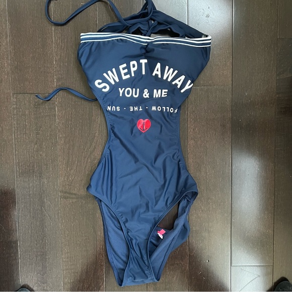 One piece swimsuit - size small - Picture 3 of 6